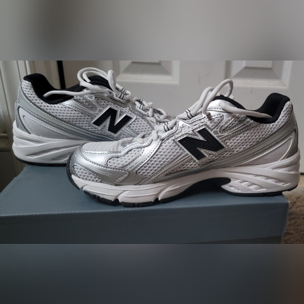 New Balance 740 Womens Silver and Black Athletic Shoes